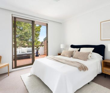 Spacious One-Bedroom Apartment with Private Garden Outlook - Photo 3