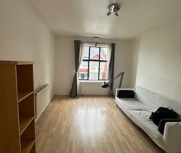 1 Bed Flat, London, SW2 - Photo 1