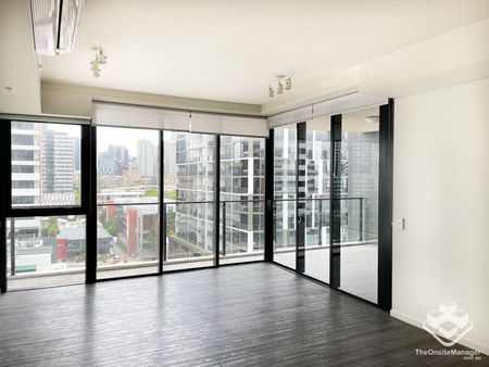 Spacious 3-Bedroom Apartment in Prime South Brisbane Location - Photo 3