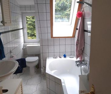 Charmante 3-Zimmer-Wohnung mit Blick auf Hohenzollern - Photo 2