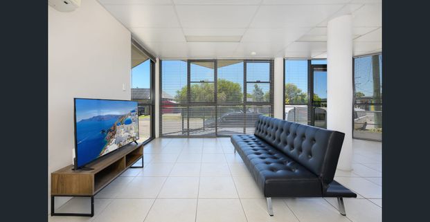 This immaculately presented one-bedroom apartment style property is ideally positioned in the heart of beautiful Empire Bay. - Photo 1