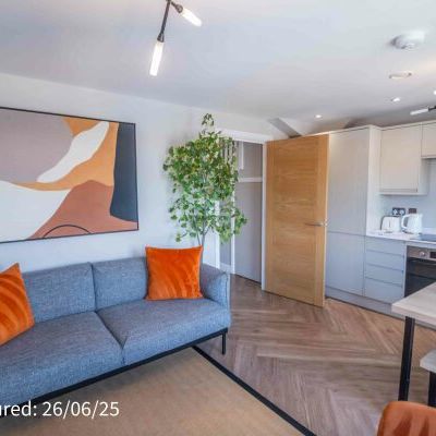 Flat 8, Crescent Court off Blossom Street - Photo 1