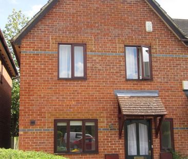 4 bedroom semi-detached house to rent - Photo 2