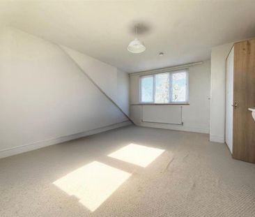 4 bedroom semi-detached house to rent - Photo 5