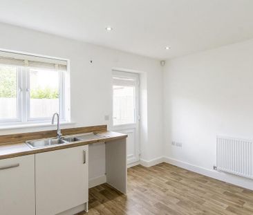 2 bedroom semi-detached house to rent - Photo 4