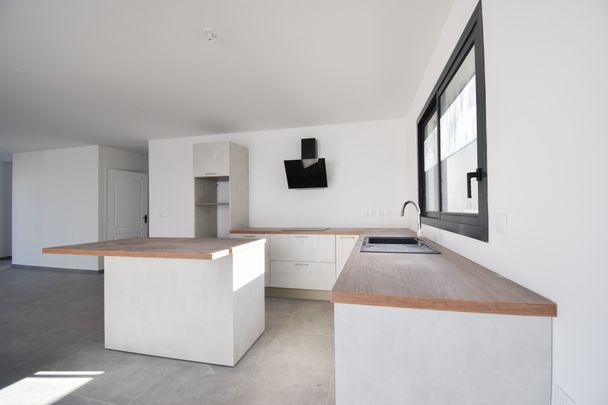 Location Maison 4 pièces 101m² ST DENIS 97490 - Photo 1