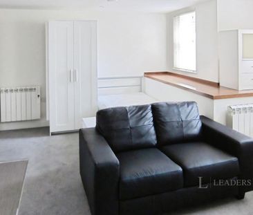 Studio to rent - Photo 2