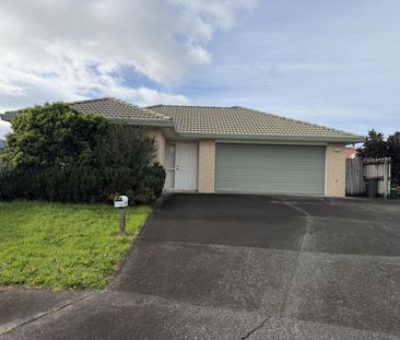 Spacious 3-Bedroom Home in Desirable Golflands - Photo 1