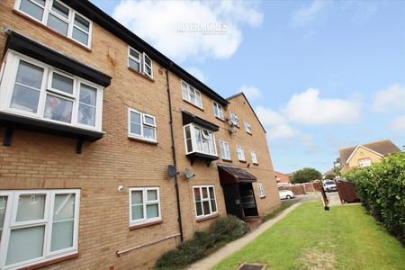 1 bedroom Flat to let - Photo 3