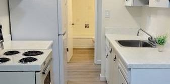 Pre-Spring Sale - Guildford - Cedar Lodge Apartments - Photo 2