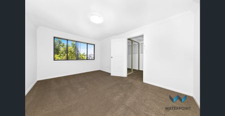 Tri Level Townhouse - Freshly Painted & New Carpets - Photo 3