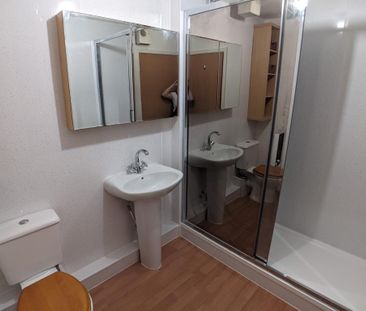 3 bedroom flat to rent - Photo 1