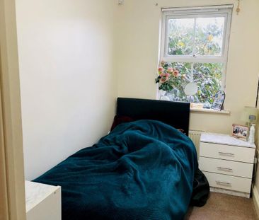 3 bedroom end of terrace house to rent - Photo 3