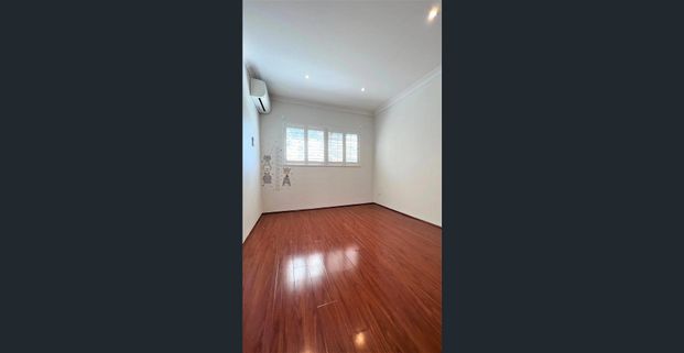 MODERN FULL BRICK TOWNHOUSE IN A SUPERB LOCATION INSP: SAT 29/11 10:15am-10:30am - Photo 1