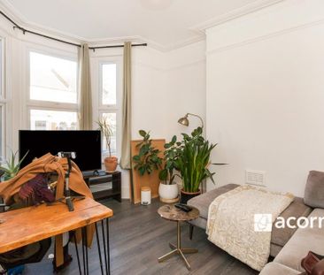 4 bedroom end of terrace house to rent - Photo 2