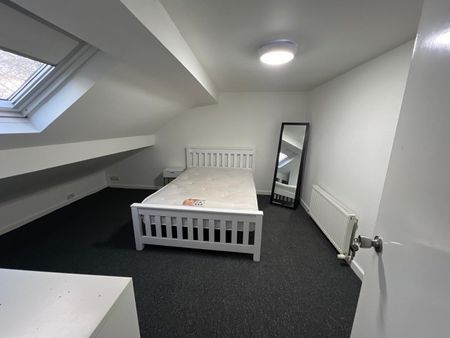 Room in a Shared House, Harrington Drive, NG7 - Photo 2