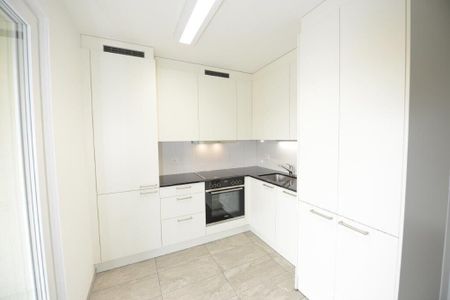 Attractive bright apartment with beautiful views - Photo 3