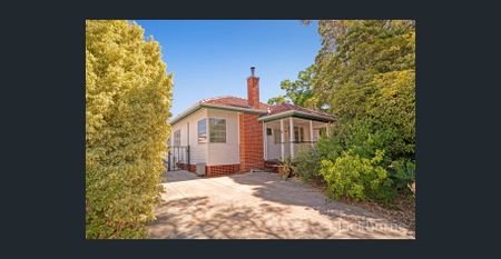 CHARMING FAMILY HOME - Photo 5