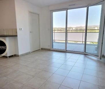 Location Appartement 3 pièces 48m² MARSEILLE 11ème - Photo 4