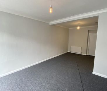 2 bedroom end of terrace house to rent - Photo 3