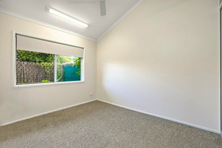 ROOMY & CENTRALLY LOCATED!! - Photo 3