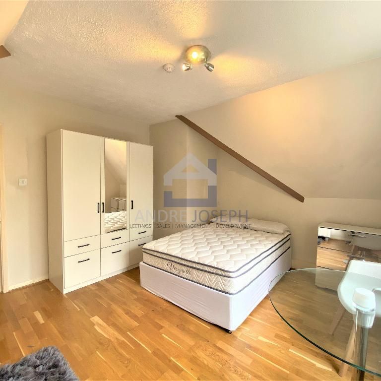 Studio To Rent - Photo 1