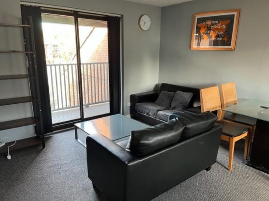 2 Bed Flat, Lenton, NG7 - Photo 1