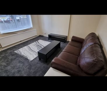 3 Bed Terraced House, Lovell Park View, LS7 - Photo 5