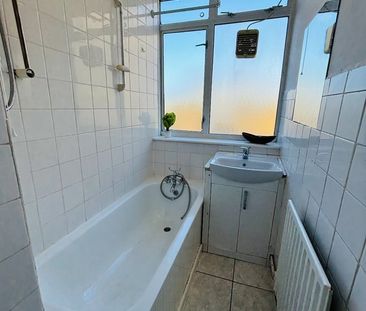 Room in a Shared Flat, Couples Allowed, W9 - Photo 2