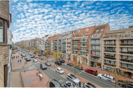 Ongemeubeld appartement met 3 slaapkamers op de Lippenslaan te Knokke. - Photo 4