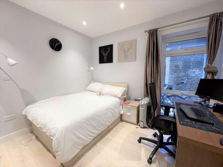 3 bedroom flat to rent - Photo 3