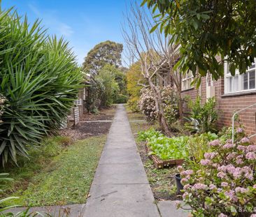 Contemporary Comfort in a Convenient Location - Photo 2