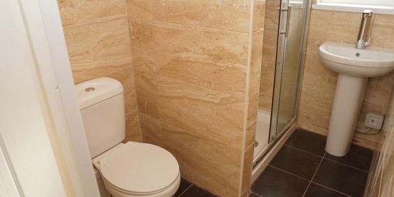 1 bedroom in a house share to rent - Photo 3