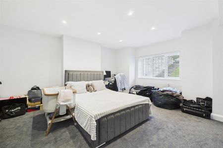 3 bedroom flat to rent - Photo 3