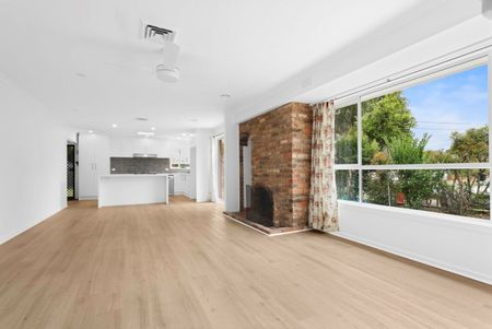Stylish & Spacious Family Retreat in a Quiet Court - Photo 2