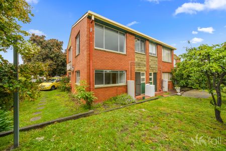 Recently Renovated Two-Bedroom Unit - Photo 4