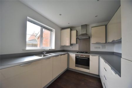 3 bedroom semi-detached house to rent - Photo 2