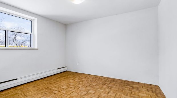 1219 Dundas St West - Photo 1