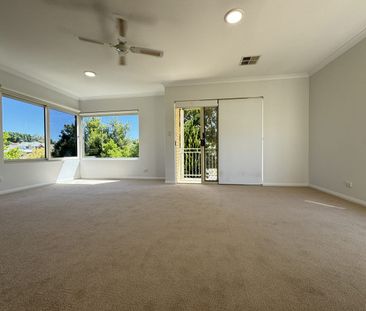 Chaming Family Home! - Photo 1