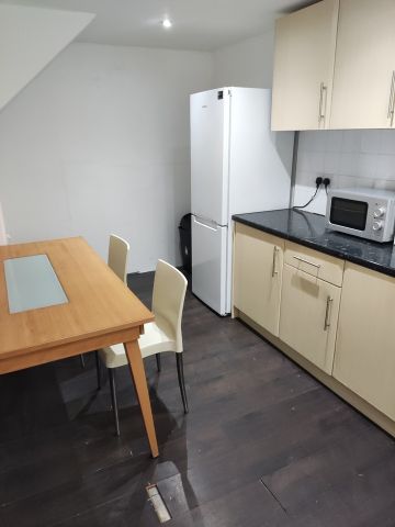 Room in a Shared Flat, Glenfinnan Drive, G20 - Photo 4