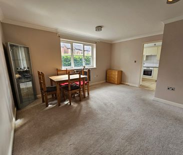 2 Bed Flat, Blackheath, SE3 - Photo 2