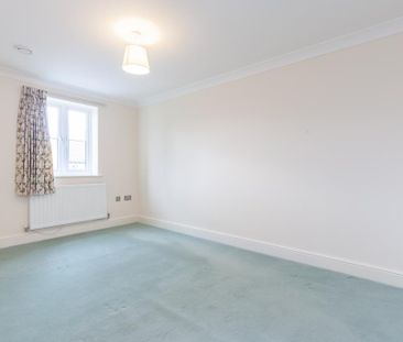 4 bedroom semi-detached house to rent - Photo 6