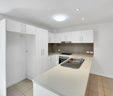 Modern 3-Bedroom Townhouse in Prime Location - Photo 5