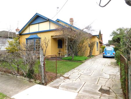 FULLY FURNISHED THREE BEDROOM HOME IN FASHIONABLE SOLDIERS HILL - Photo 3