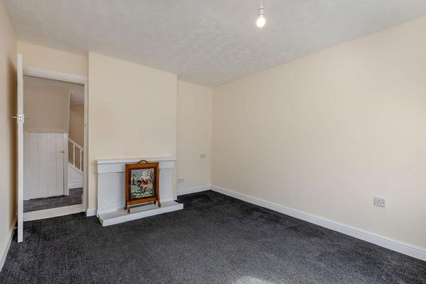 3 bedroom end of terrace house to rent - Photo 1