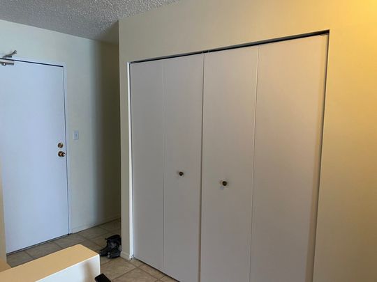 Green Glen B – 1 Bedroom Furnished - Photo 1