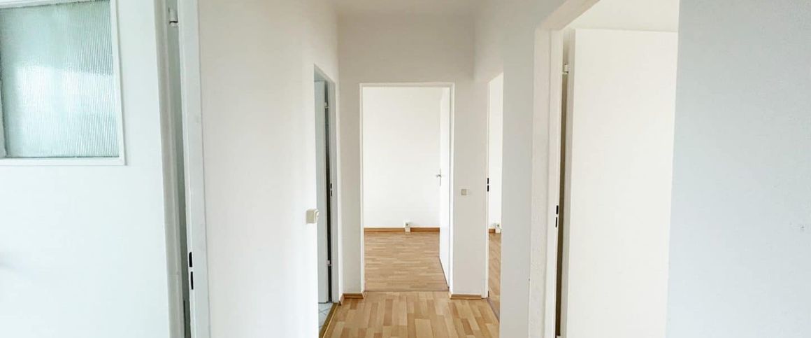 Wohnen mit Komfort: Großzügige 3-Zimmer-Wohnung in zentraler Lage - Foto 1