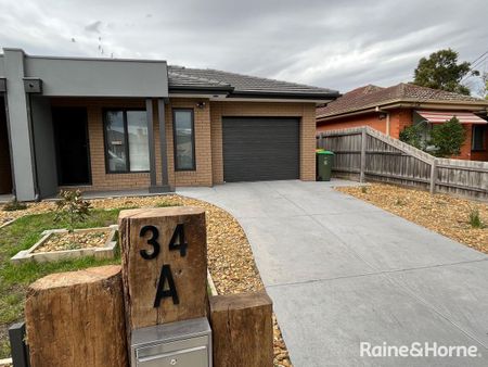 Modern 3 Bedroom 2 Bathroom Unit - Photo 2