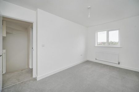 4 bedroom semi-detached house to rent - Photo 2