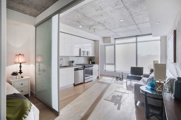 For Lease - 111 Bathurst Street Unit# 408, Toronto, Ontario - Photo 1